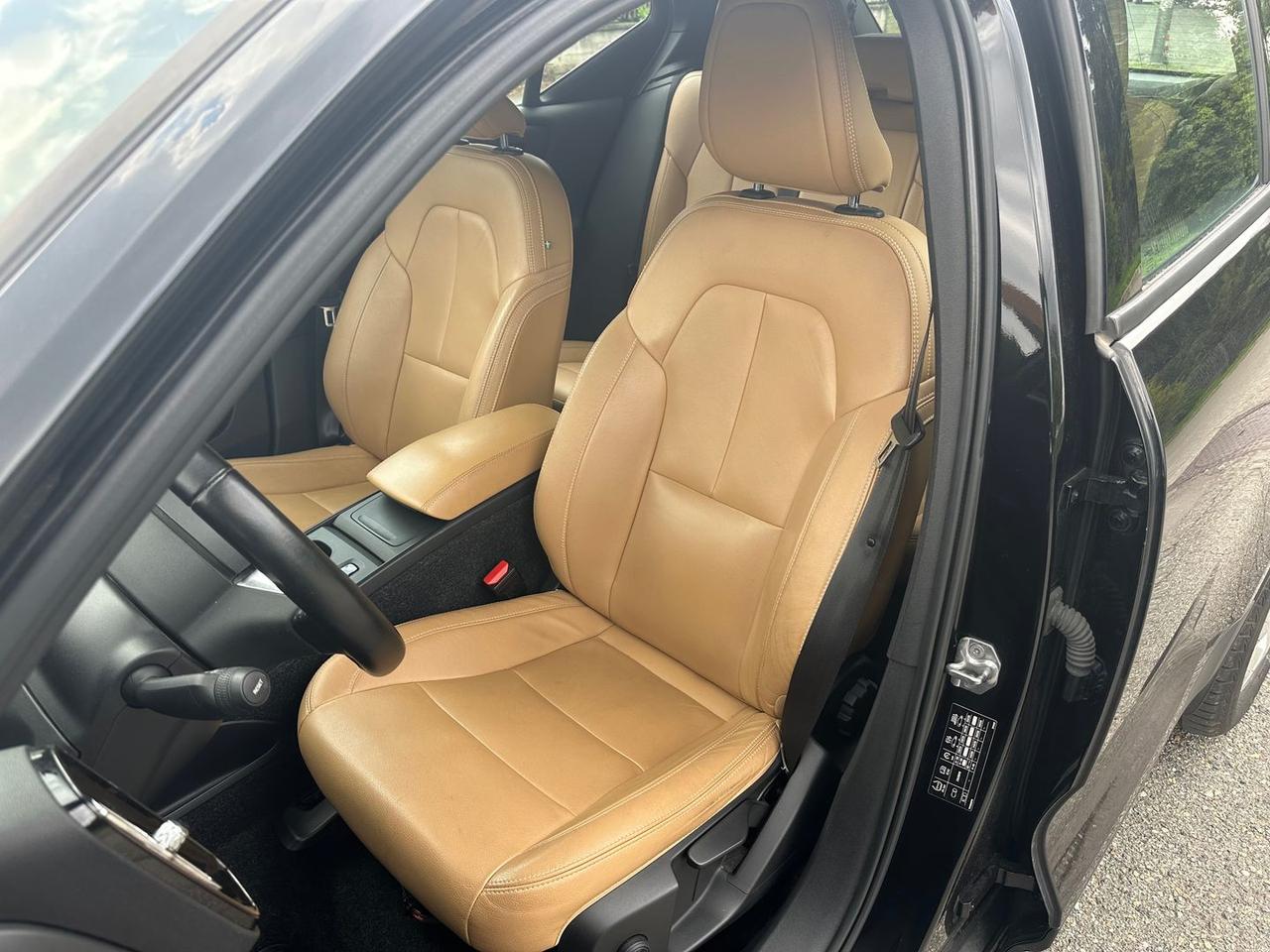 Volvo XC40 Momentum D3