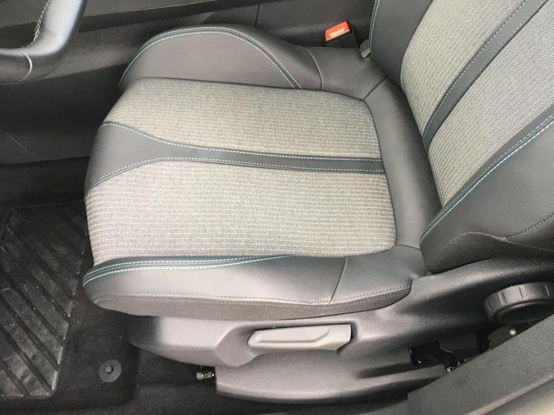Peugeot 3008 PureTech Turbo 130 Allure Pack NAVI+KEYLESS 17 MILA KM