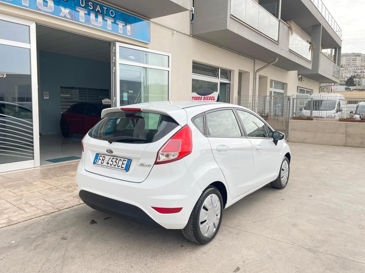 Ford Fiesta 1.2 5 porte Black & White Edition neopatentati