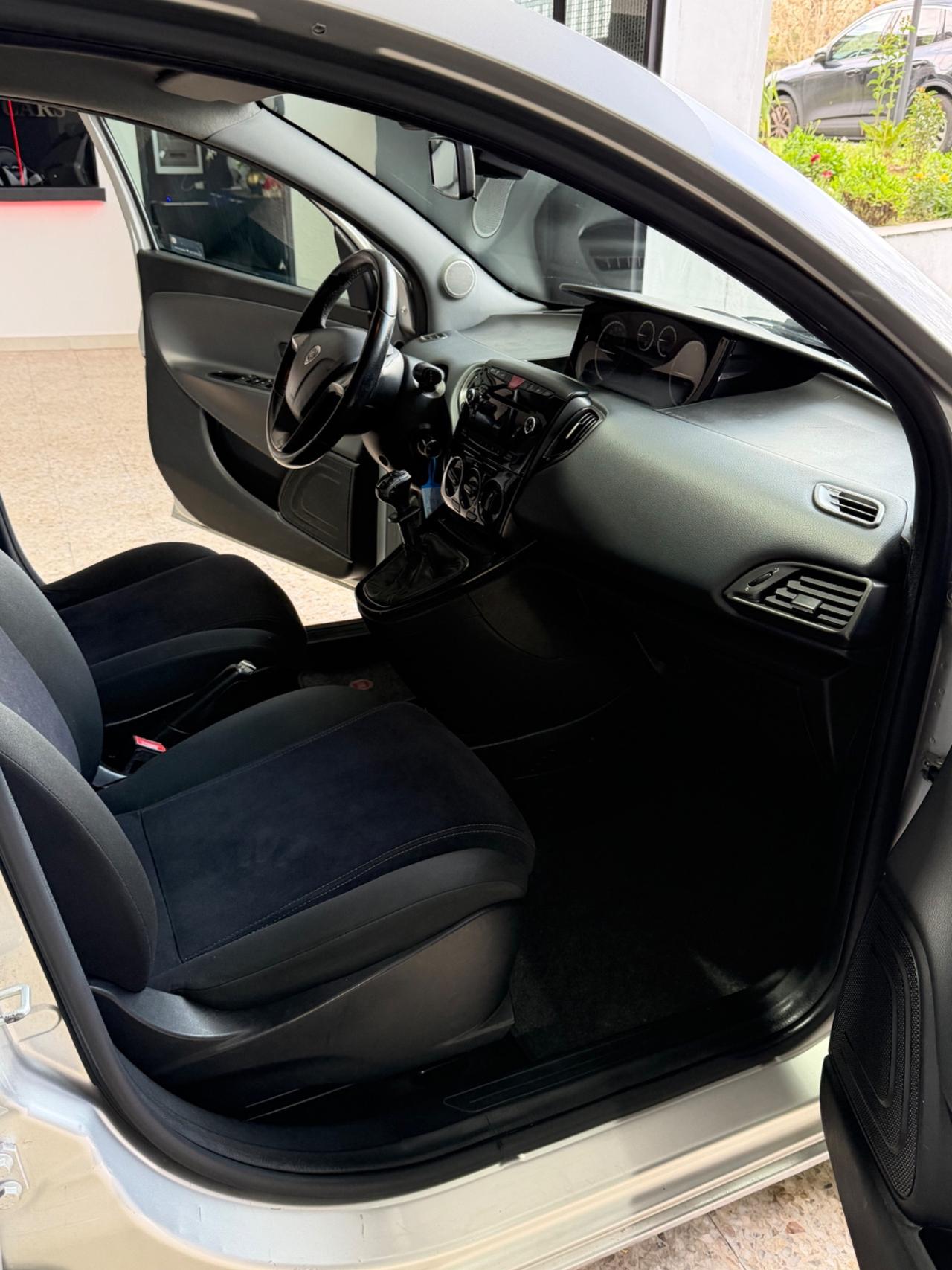 Lancia Ypsilon 1.2 69 CV 100 mila KM