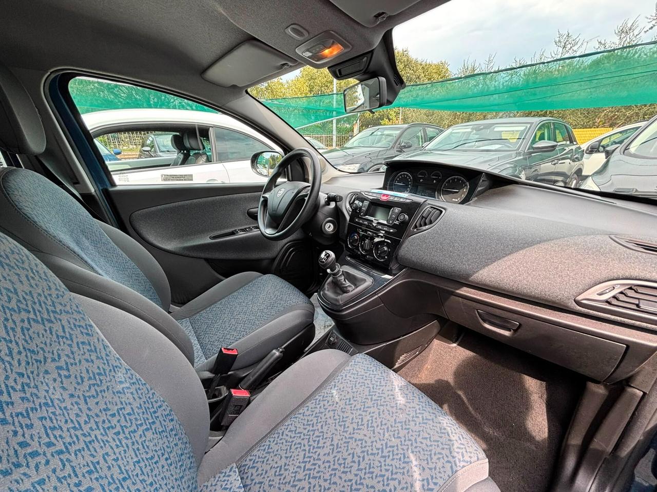 Lancia Ypsilon 1.0 FireFly 5 porte S&S Hybrid Silver