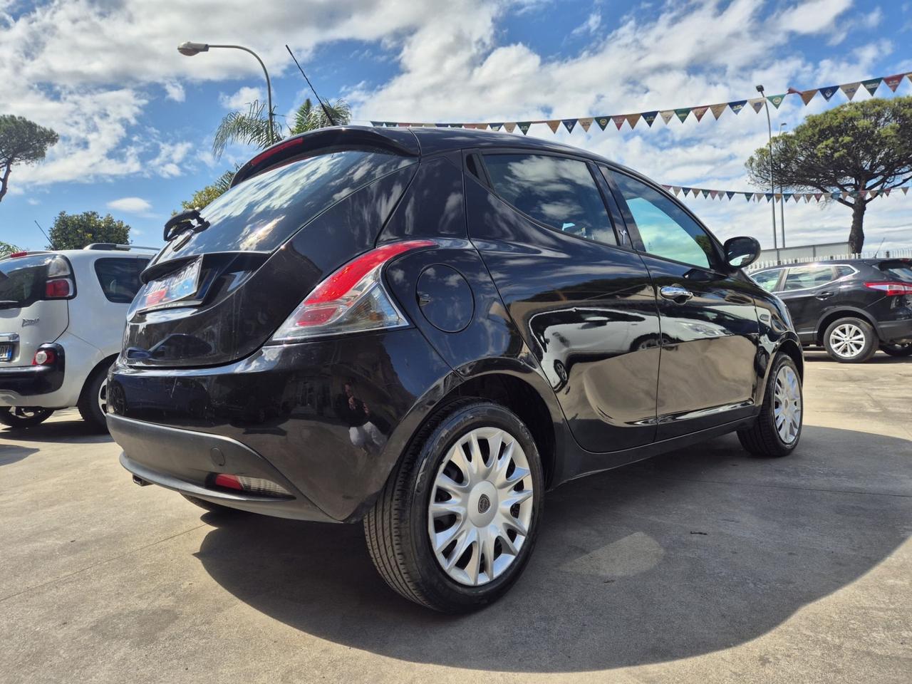 Lancia Ypsilon 1.2 69 CV 5 porte S&S Silver