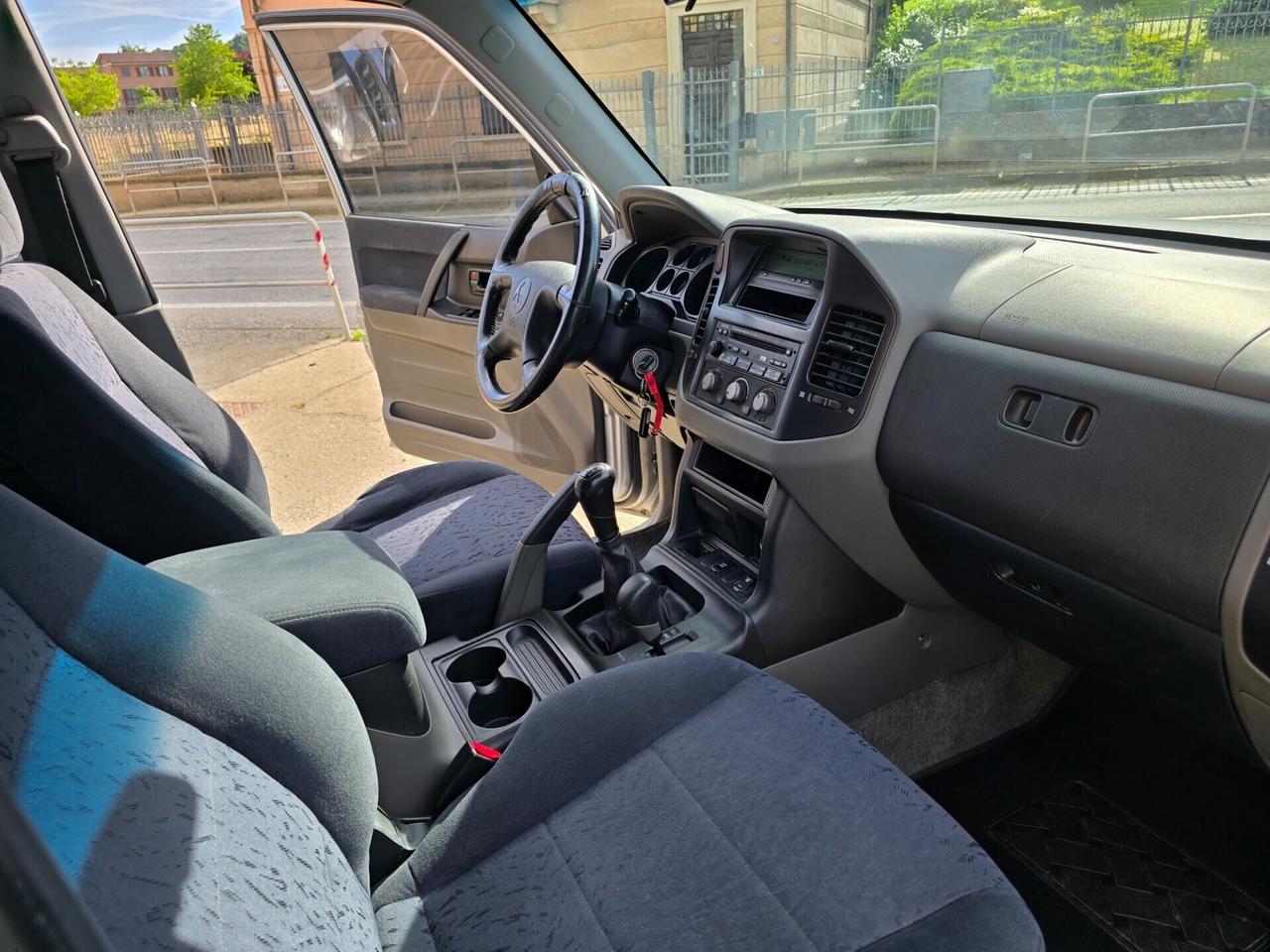 Mitsubishi Pajero 3.2 DID WAGON GLS 7 POSTI