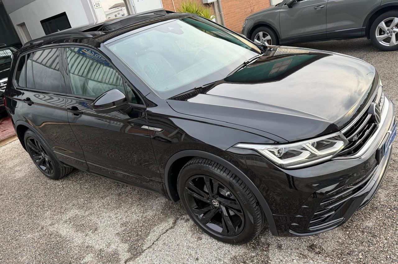 Volkswagen Tiguan 2.0 TDI 150 CV SCR DSG R-Line TETTO APRIBILE BLACK PACK