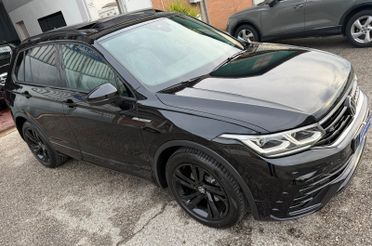 Volkswagen Tiguan 2.0 TDI 150 CV SCR DSG R-Line TETTO APRIBILE BLACK PACK