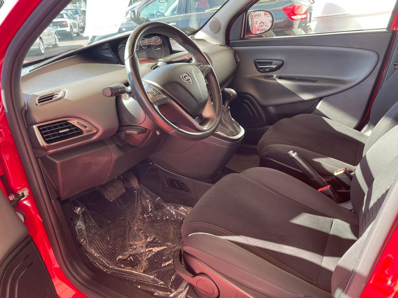Lancia Ypsilon 0.9 TwinAir 85 CV 5 porte S&S DFN Platinum Automatica
