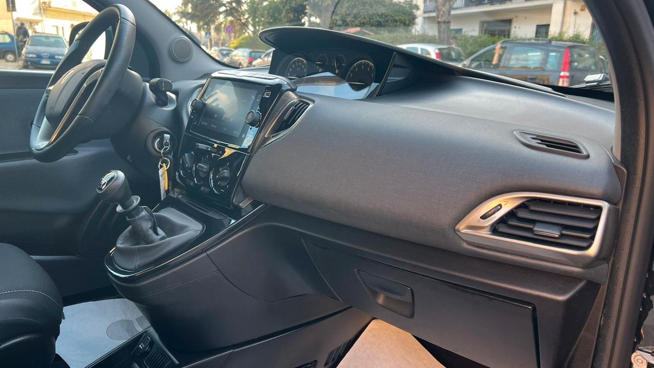 Lancia Ypsilon 1.0 FireFly 5 porte S&S Hybrid Gold