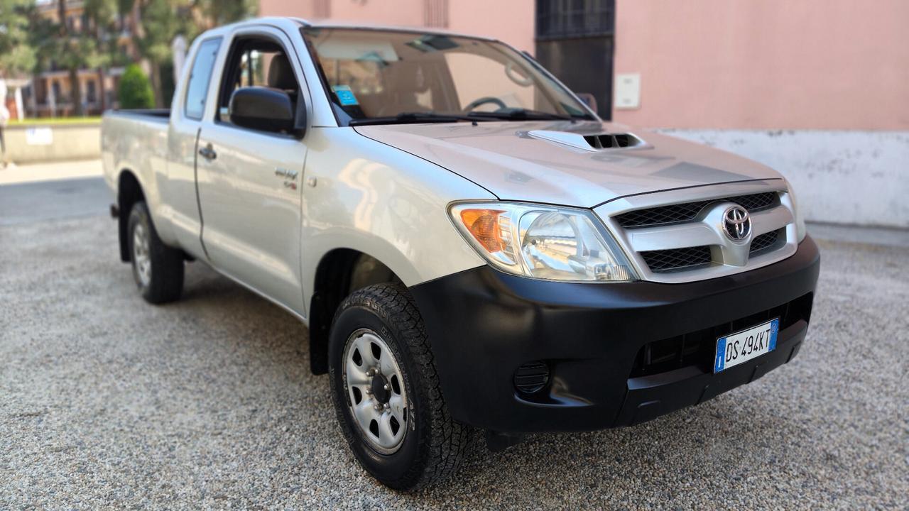 Toyota Hilux 2.5 D-4D 4WD 2p. Extra Cab SR