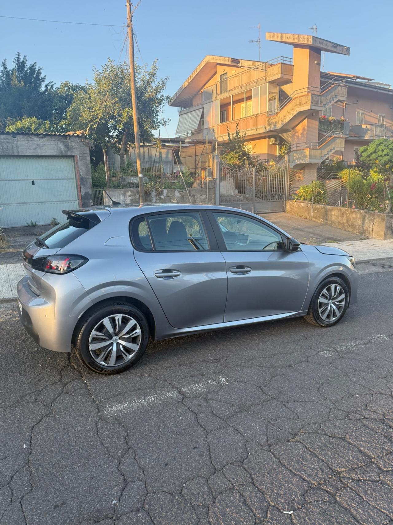 Peugeot 208 PureTech 75cv