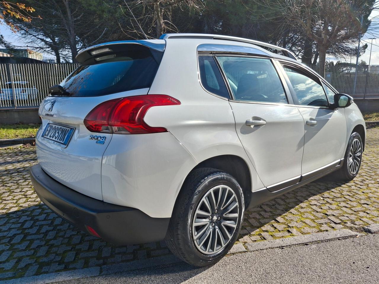 Peugeot 2008 1.6 e-HDi 92 CV Stop&Start Urban Cross