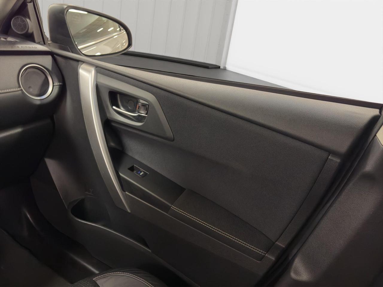 Toyota Auris 5p 1.8h Lounge