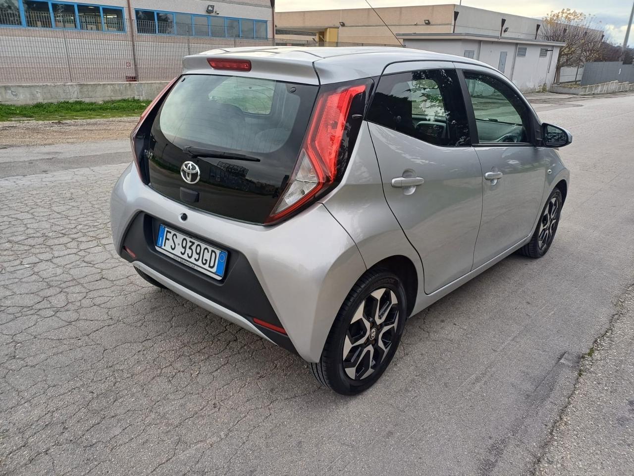 Toyota Aygo 1.0 VVT-i 72 CV 5 porte x-clusiv