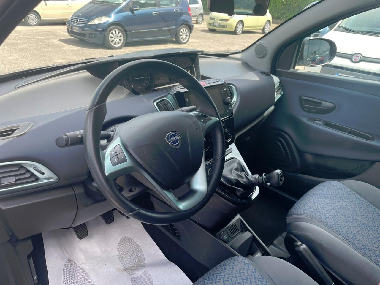 Lancia Ypsilon 1.0 FireFly 5 porte S&S Hybrid Gold