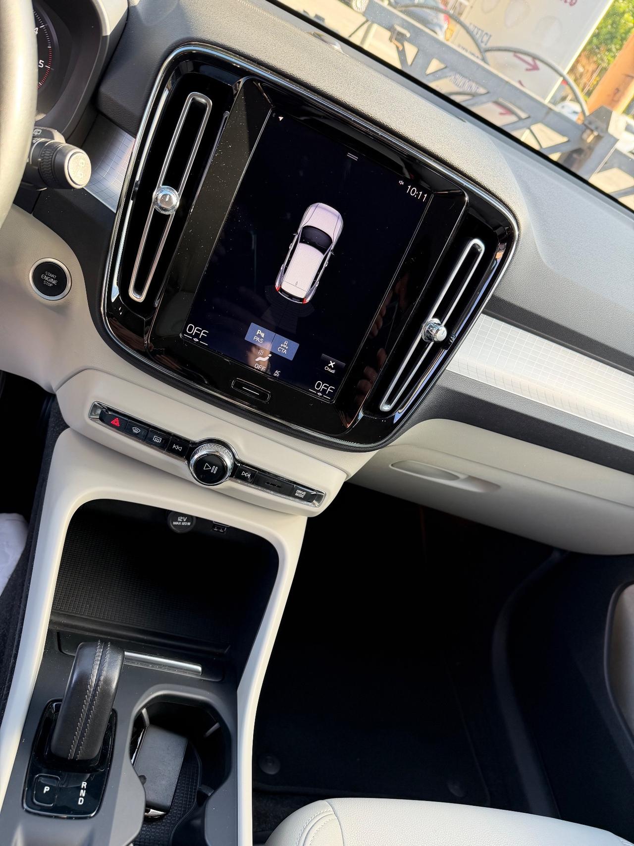 Volvo XC40 D3 AWD Geartronic Momentum Pro