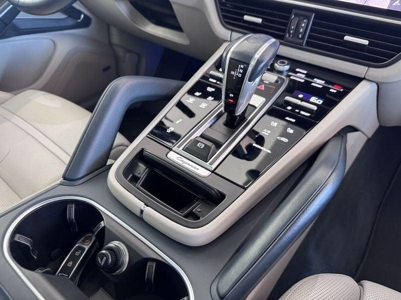 Porsche Cayenne 3.0 V6 E-HYBRID