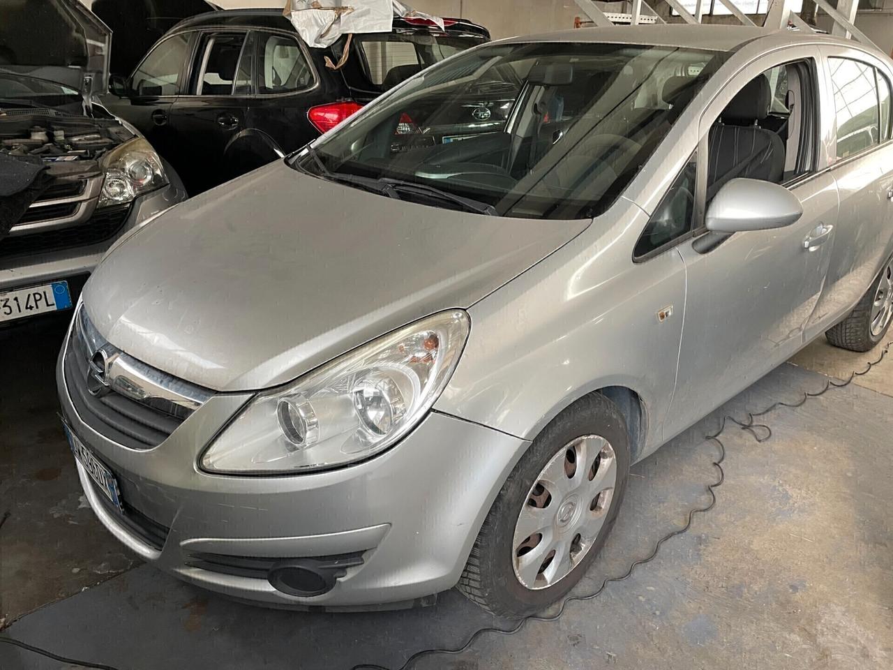 Opel Corsa 1.2 5 porte Cosmo imp.gas km 125.000