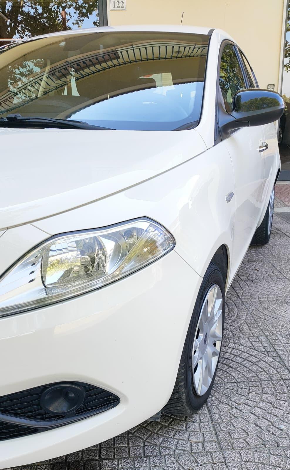 Lancia Ypsilon 1.2 69 CV 5 porte S&S Gold
