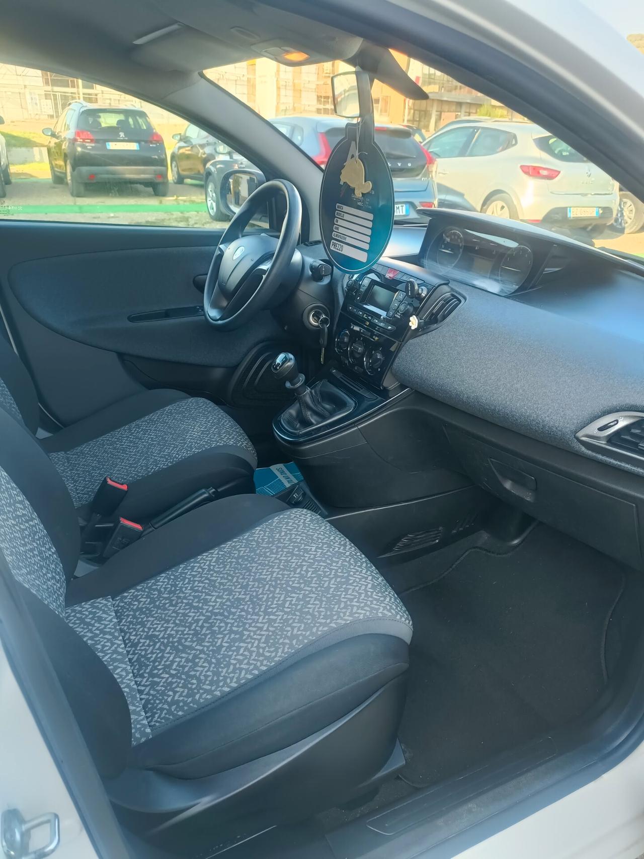 Lancia Ypsilon 1.2 69 CV 5 porte Elefantino Blu