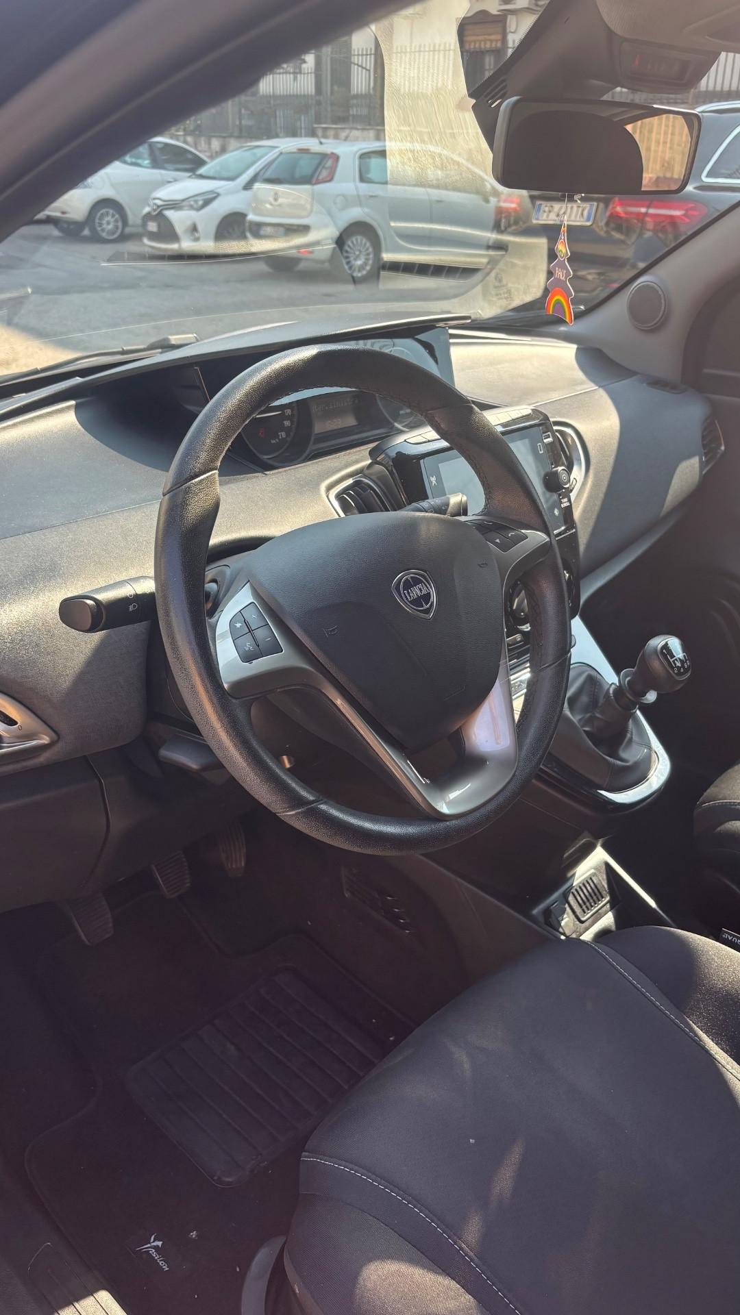 Lancia Ypsilon 1.0 FireFly 5 porte S&S Hybrid Gold Plus