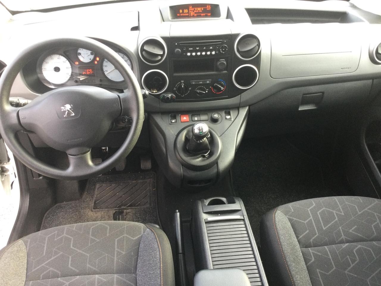 Peugeot Partner Autocarro 5 posti 2019