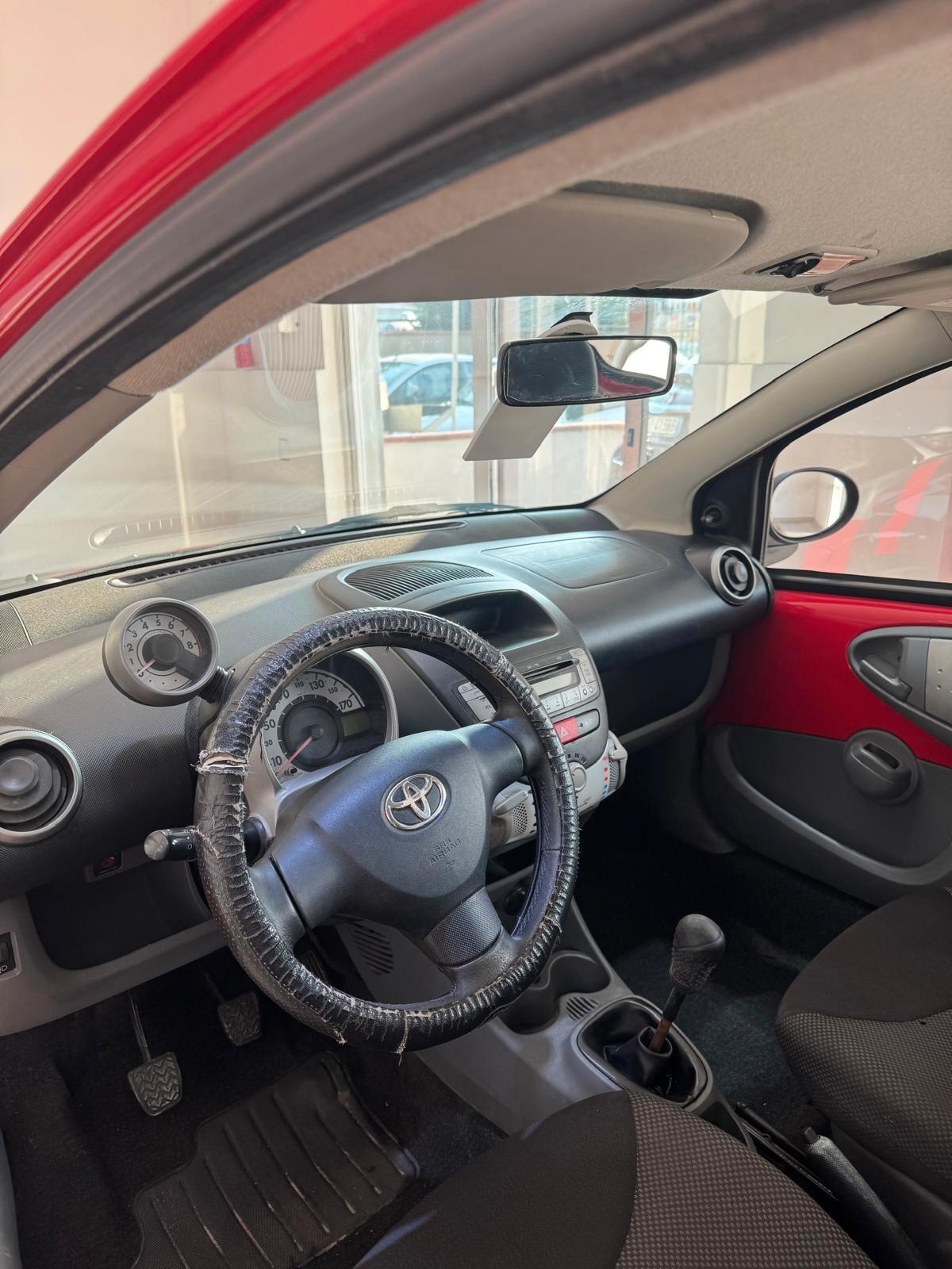 Toyota Aygo 1.0 12V VVT-i 5 porte Now Connect