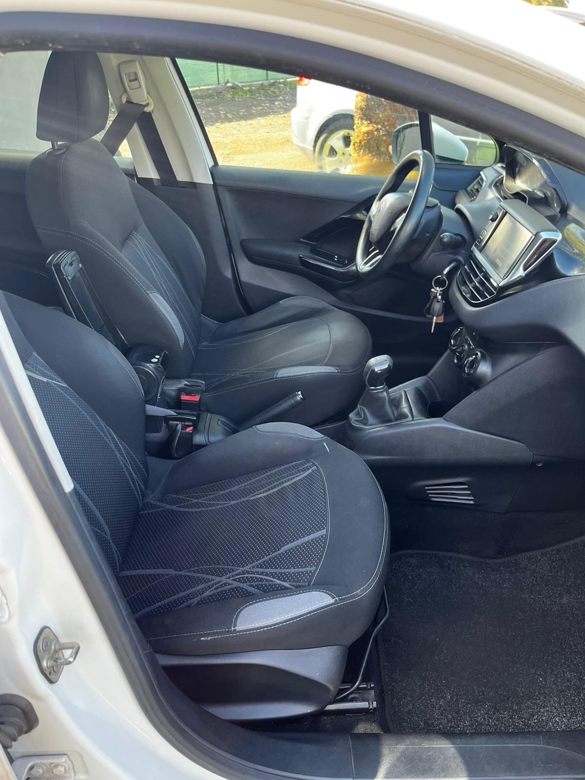 Peugeot 208 1.4 e-HDi 68 CV S&S robotizzato 5 porte Active