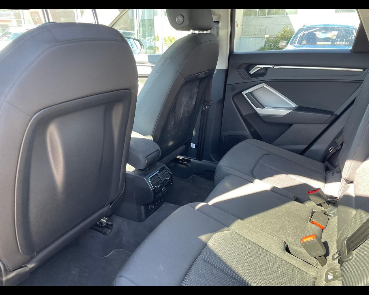 AUDI Q3 45 1.4 tfsi e Business s-tronic