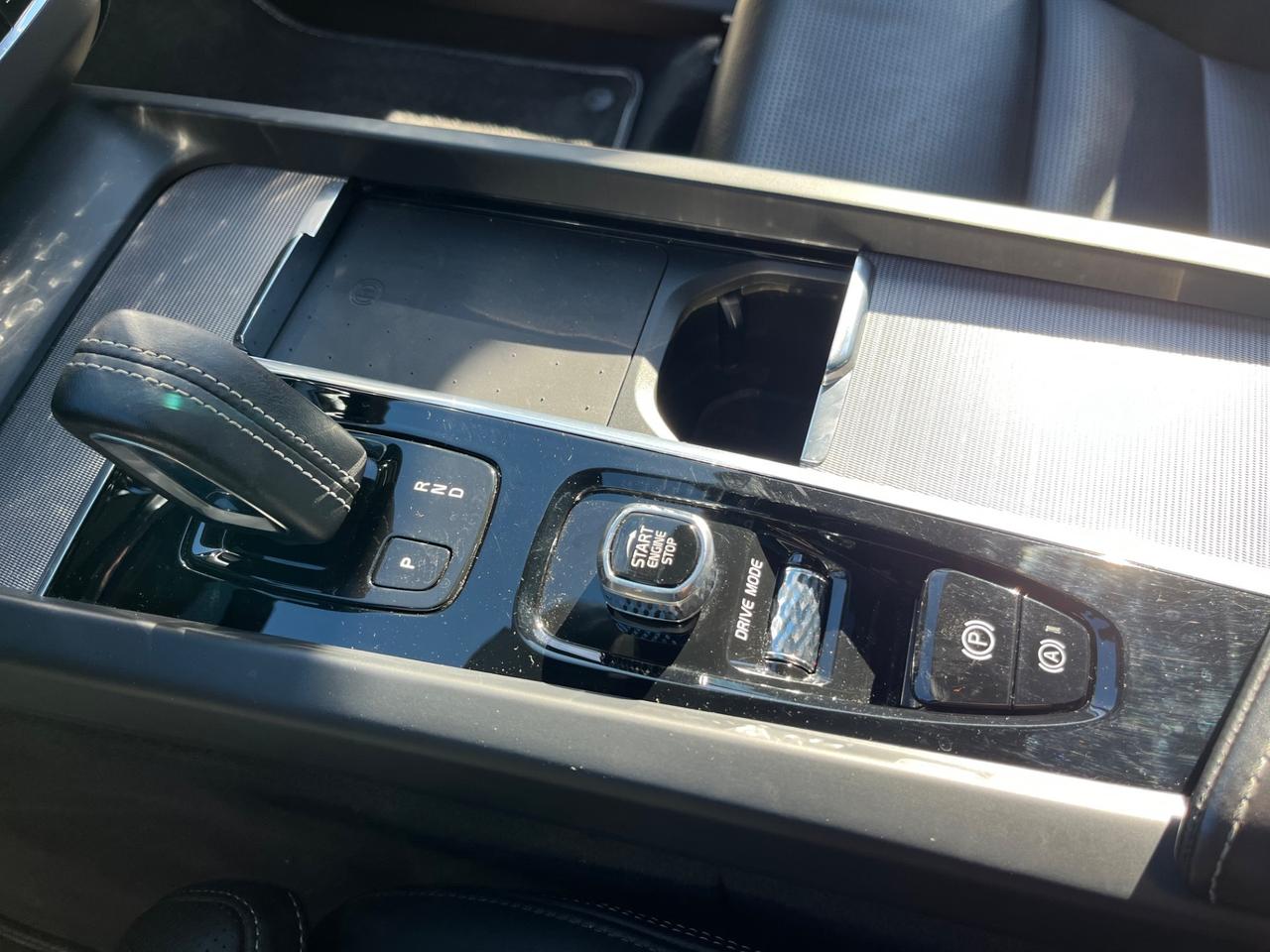 Volvo XC 60 XC60 T6 Recharge Plug-in Hybrid AWD R-design