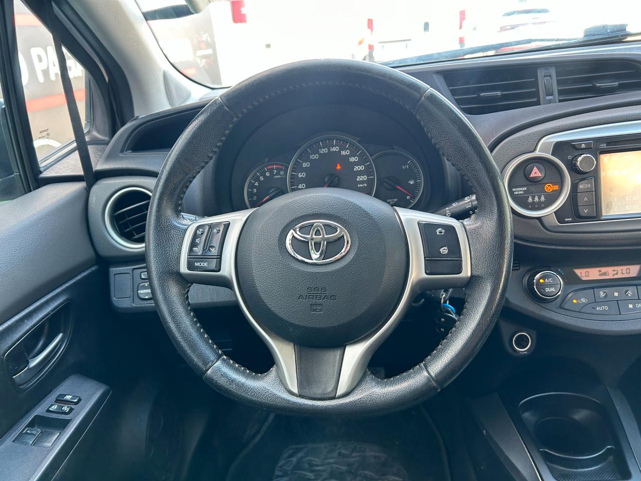 Toyota Yaris 1.0 2015 5 porte FULL OPTIONAL LEGGI