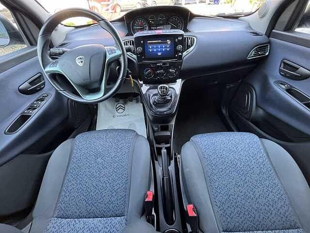 Lancia Ypsilon 1.0 FireFly 5 porte S&S Hybrid Ecochic Silver