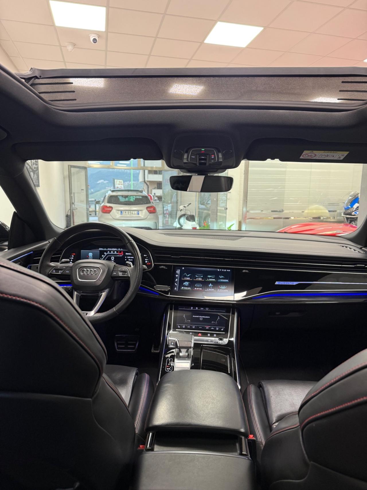 Audi Q8 RS TFSI V8 quattro tiptronic