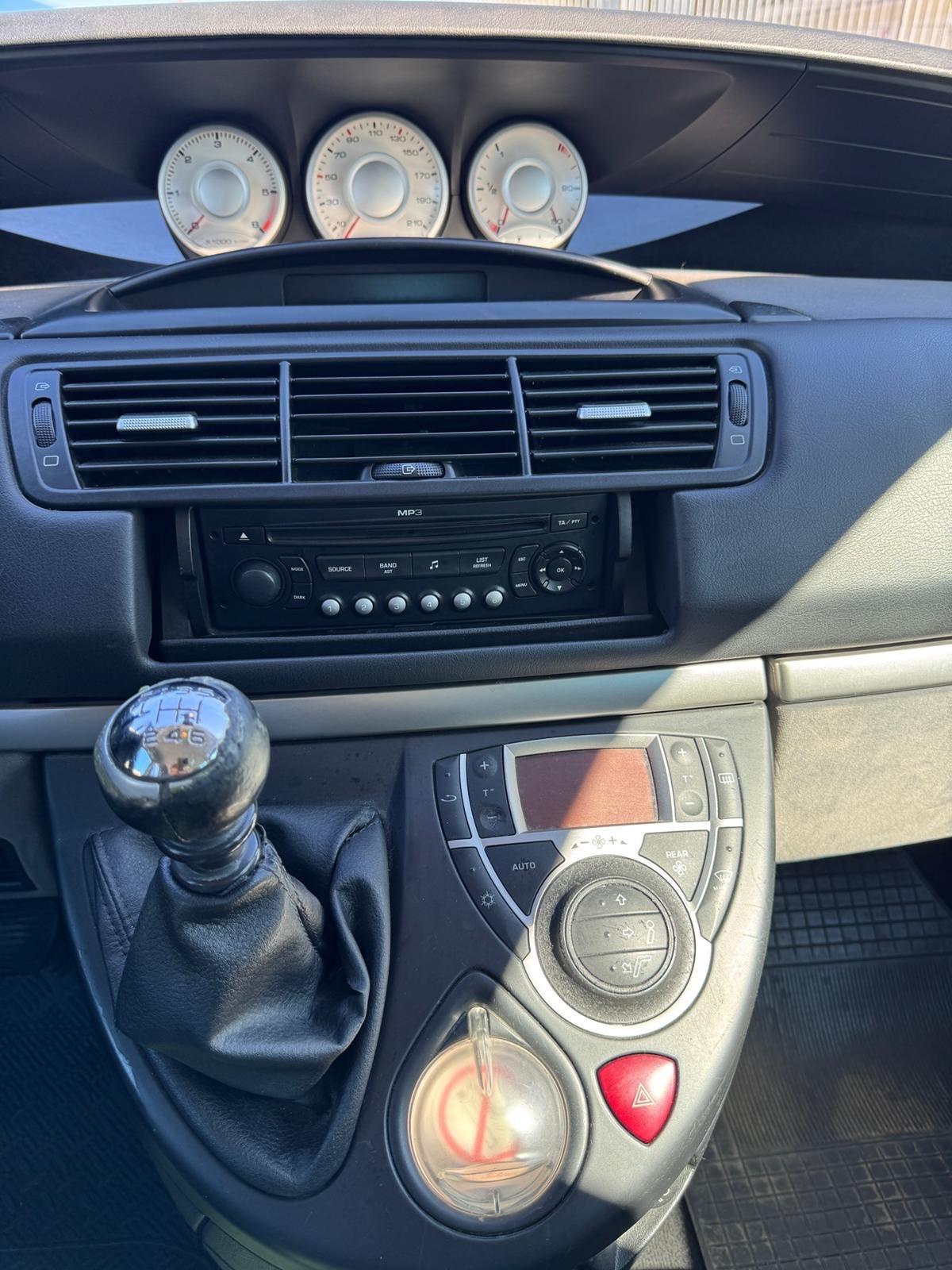 Peugeot 807 2.0 HDi. 5 Posti omologato per 8