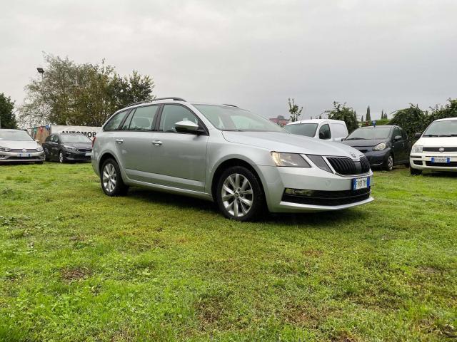 Skoda Octavia 1.6 tdi DSG Euro 6D-Temp * Solamente 57.000km *APP