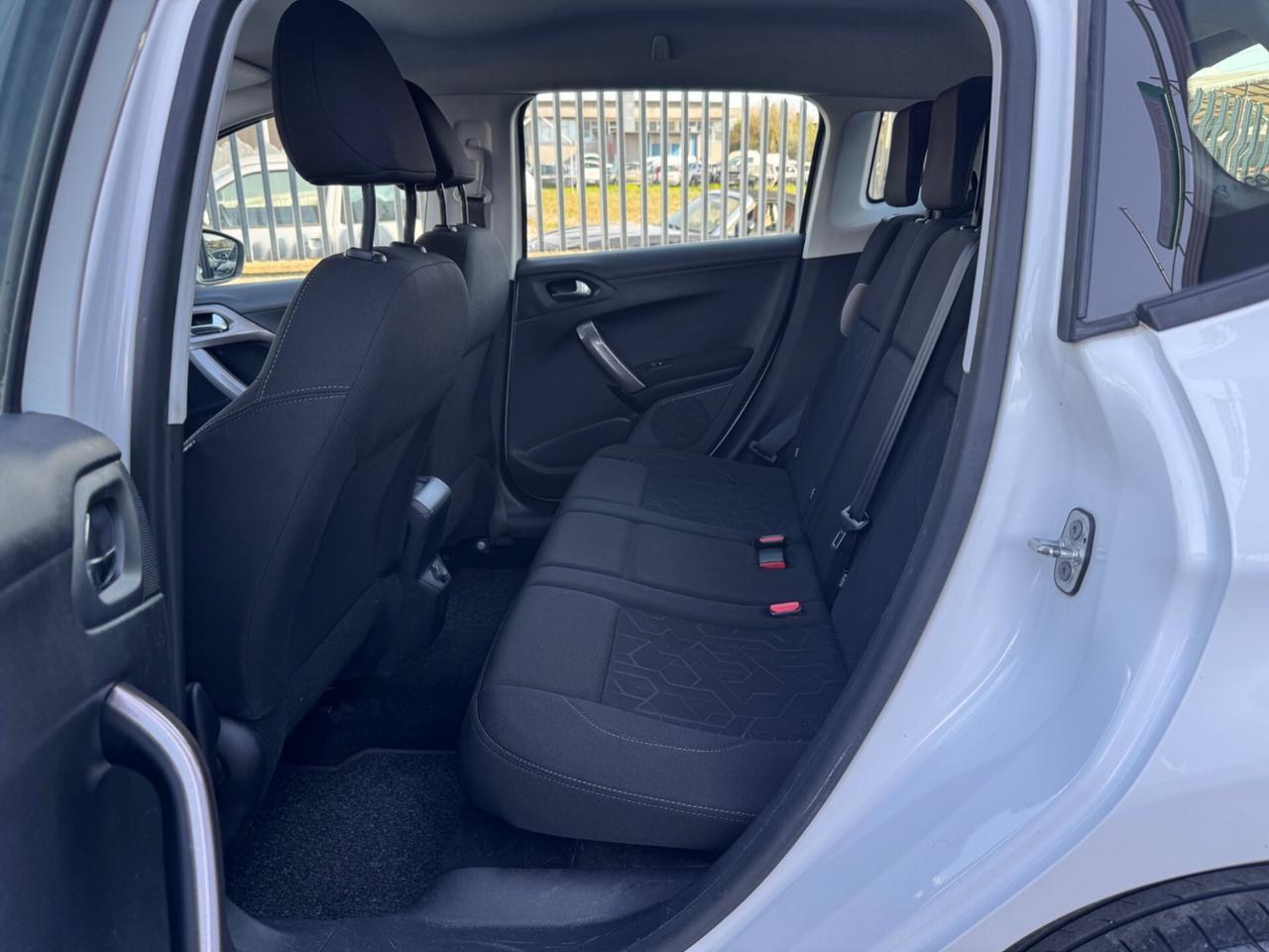 Peugeot 2008 BlueHDi 100 Black Matt