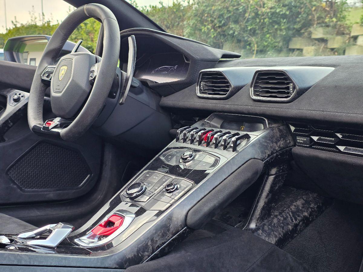 LAMBORGHINI HURACAN SPYDER PERFORMANTE NOLEGGIO