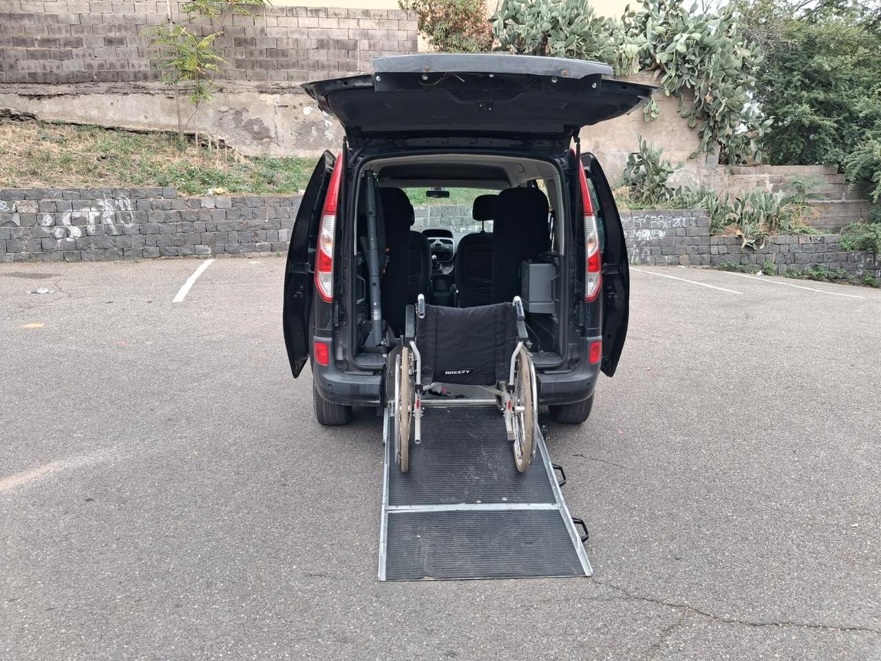 Renault Kangoo Pianale ribassato con rampa disabili in carrozzina