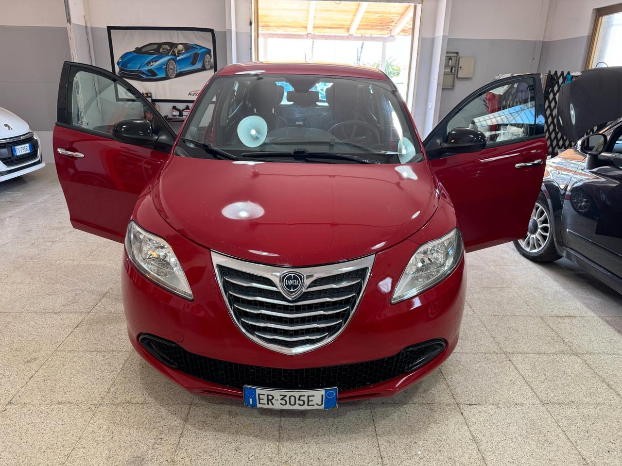 Lancia Ypsilon 1.2 69 CV 5 porte GPL Ecochic Silver