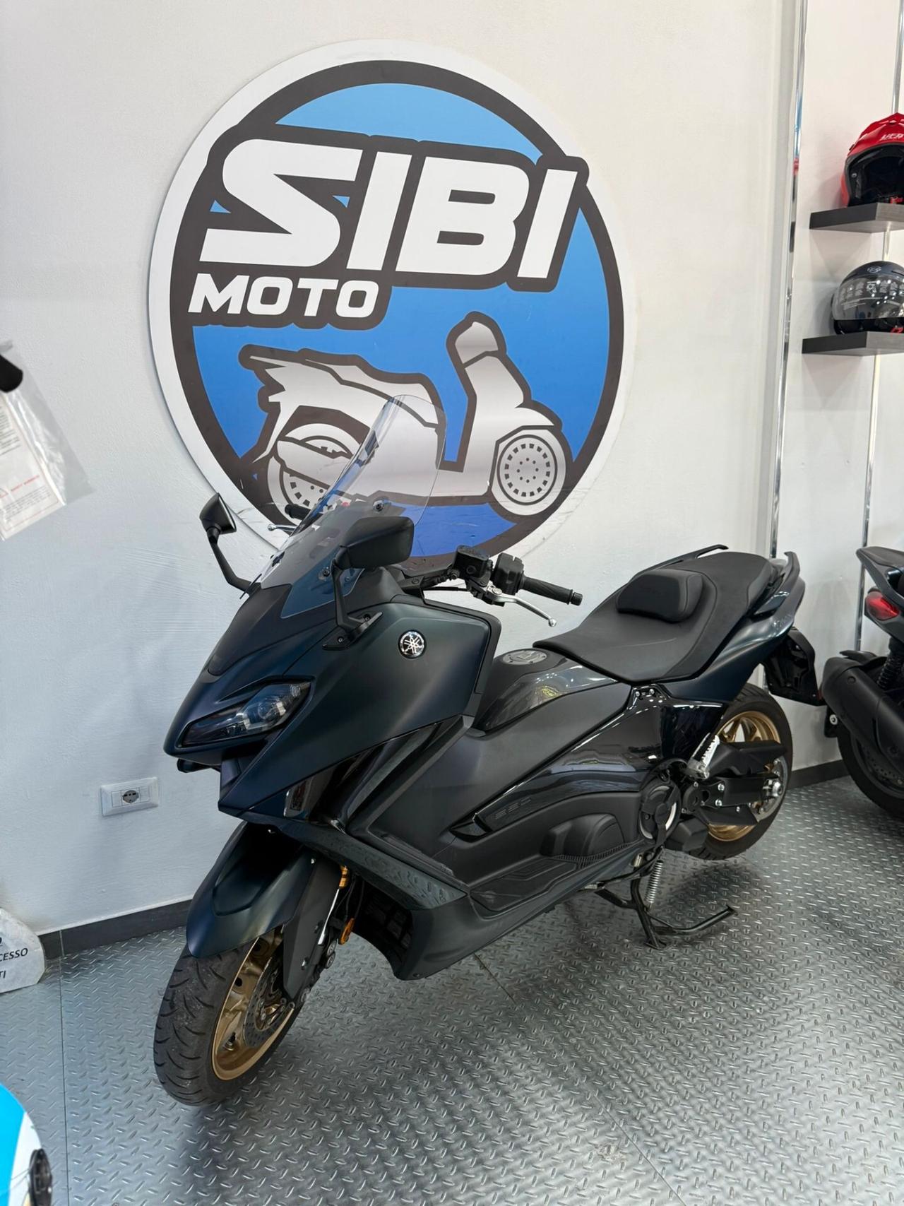 YAMAHA T-MAX 560