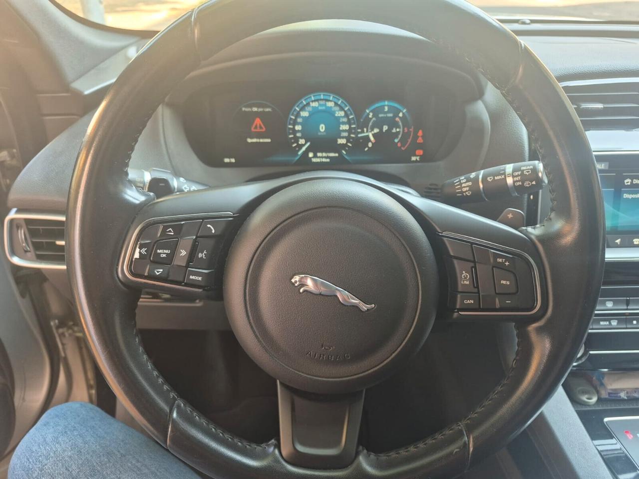 Jaguar F-Pace 2.0 D 180 CV Prestige
