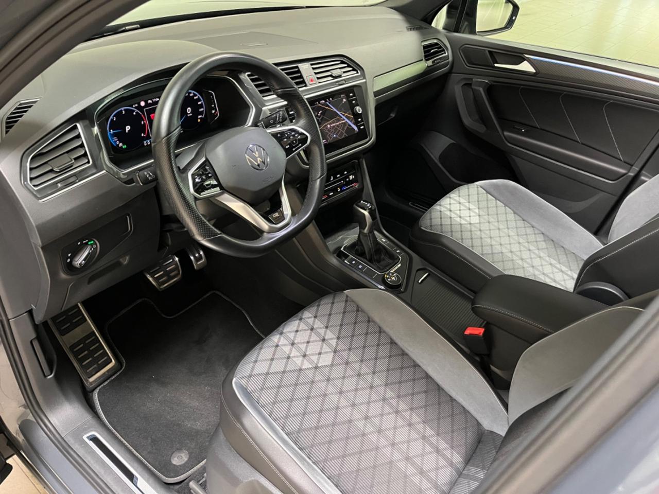 Volkswagen Tiguan 2.0 DSG R-Line *tetto panoramico