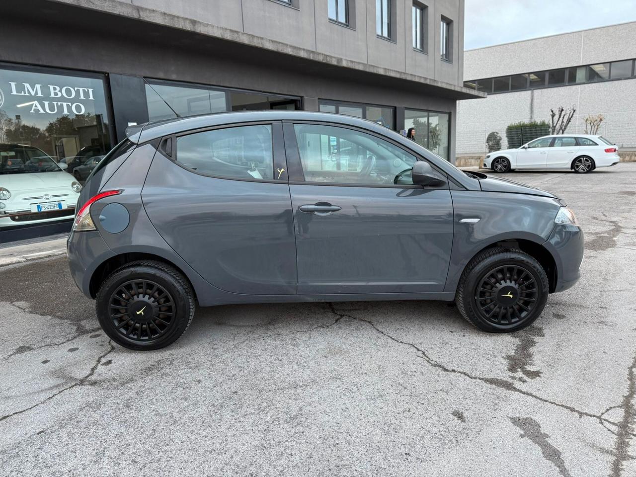 LANCIA YPSILON 0.9 METANO 2015 12 MESI DI GARANZIA