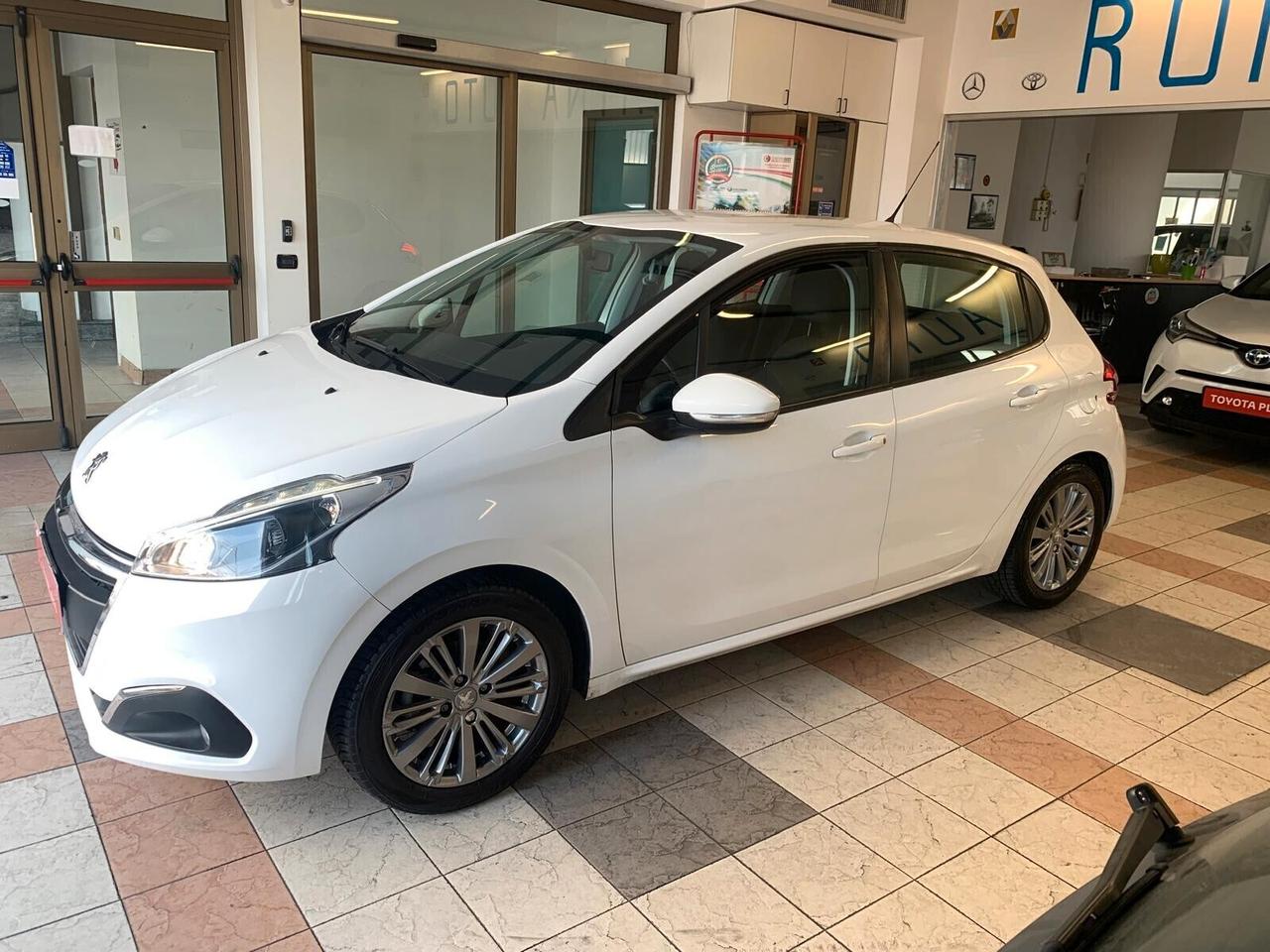 Peugeot 208 PureTech 82 5 porte Allure