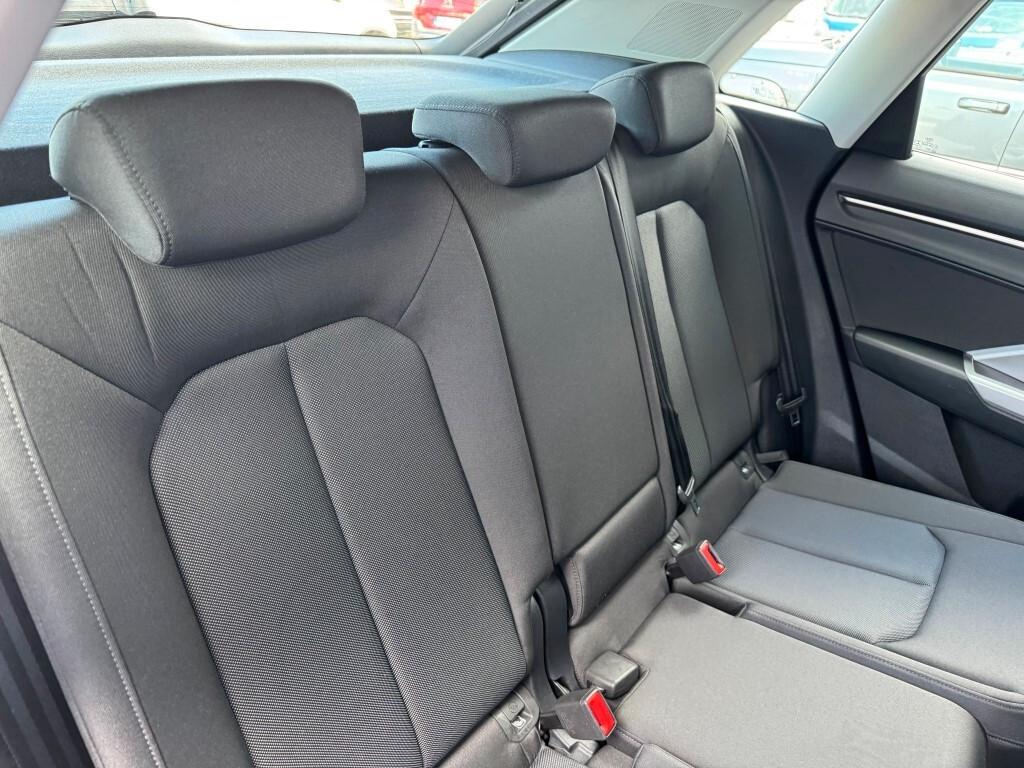 Audi Q3 35 TDI S tronic Business