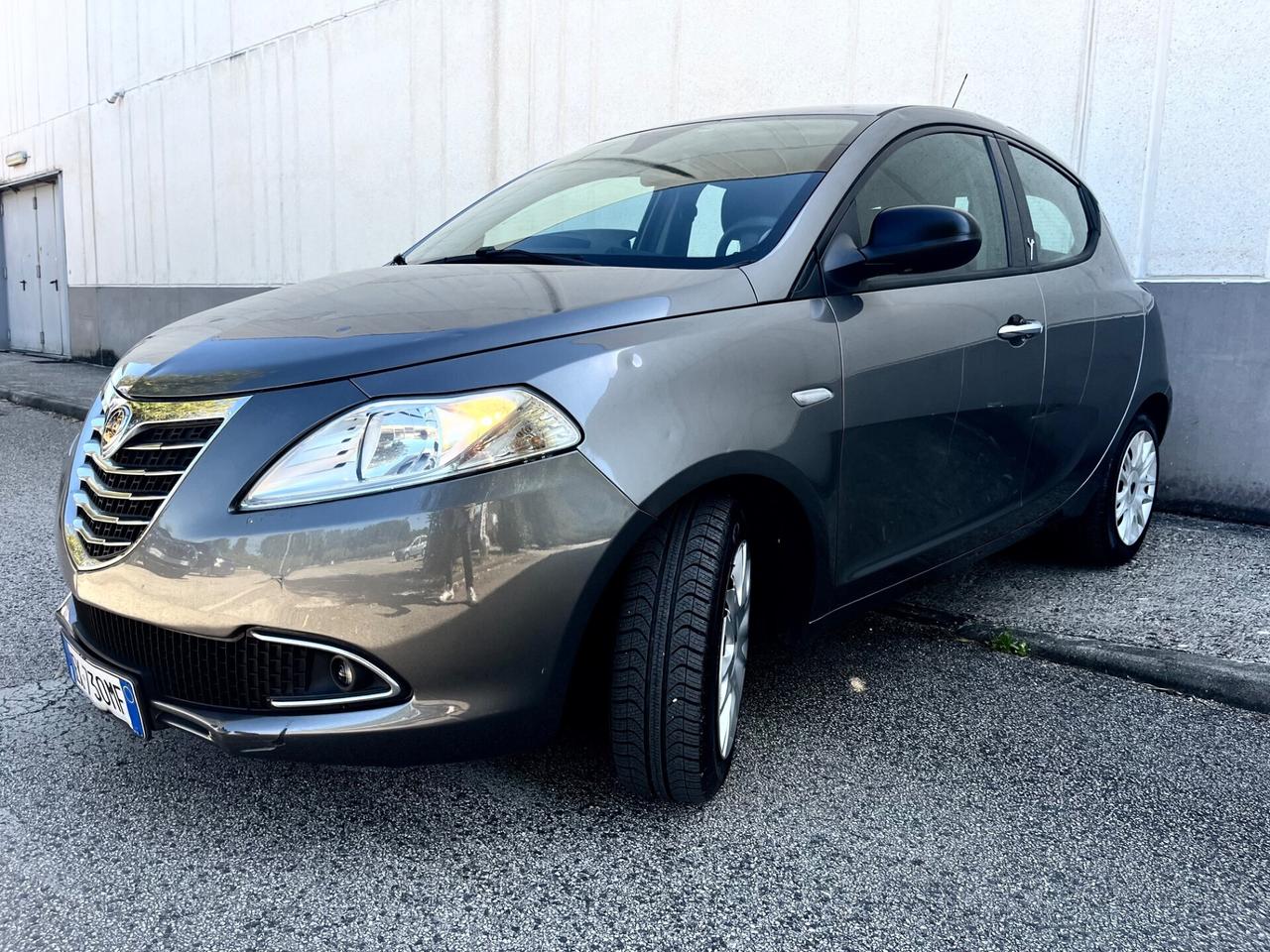 Lancia Ypsilon 1.2 69 CV 5 porte Platinum