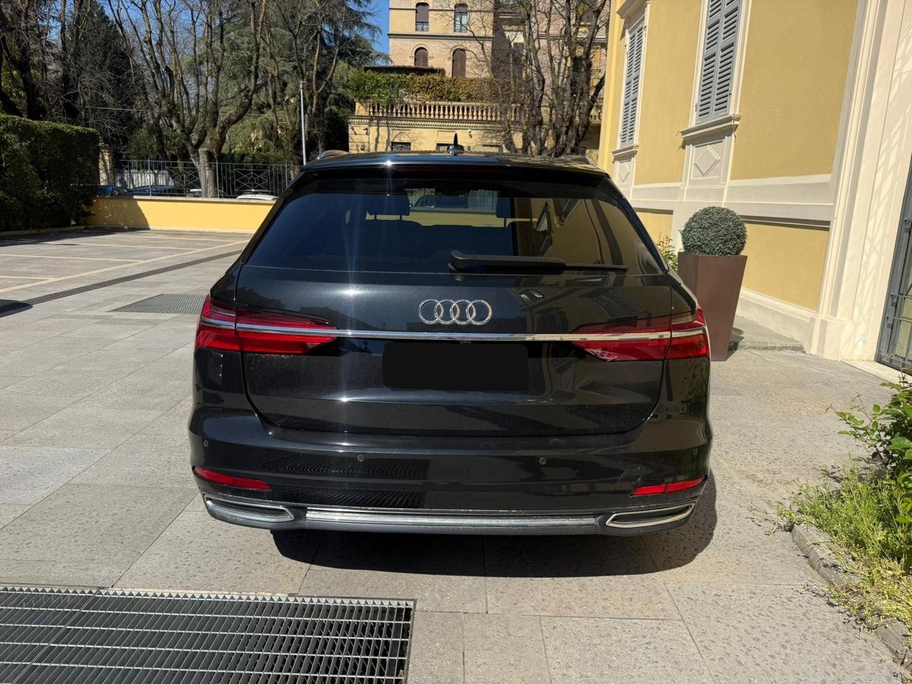 Audi A6 Avant 40 2.0 TDI S tronic Business Design Tetto Panoramico Pelle 204cv