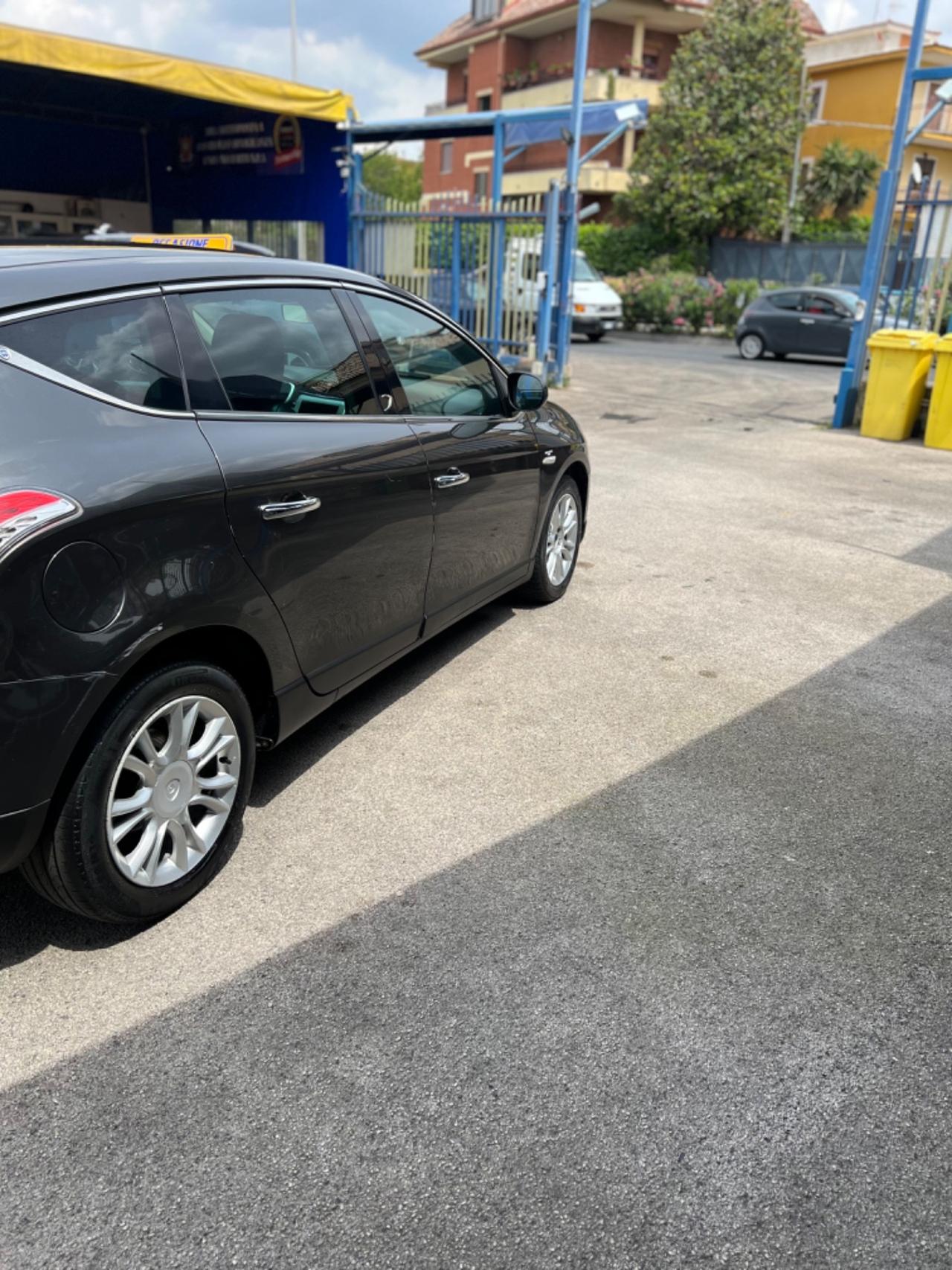 Lancia Delta 1.6 MJT DPF 105 CV Silver