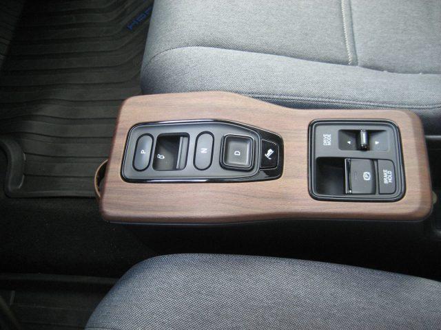 HONDA e Advance 17