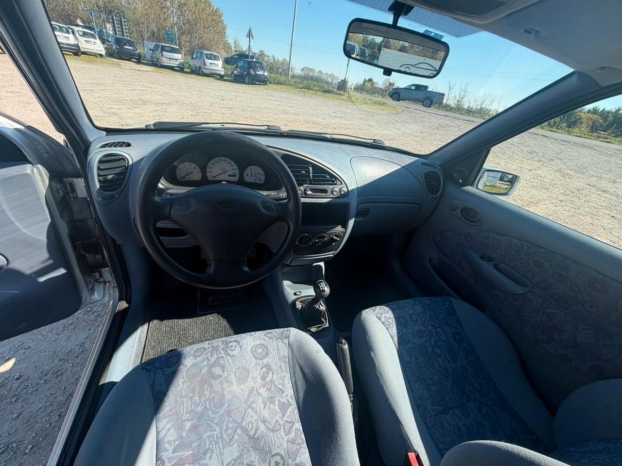 Ford Fiesta 1.2i 16V cat 3 porte Techno