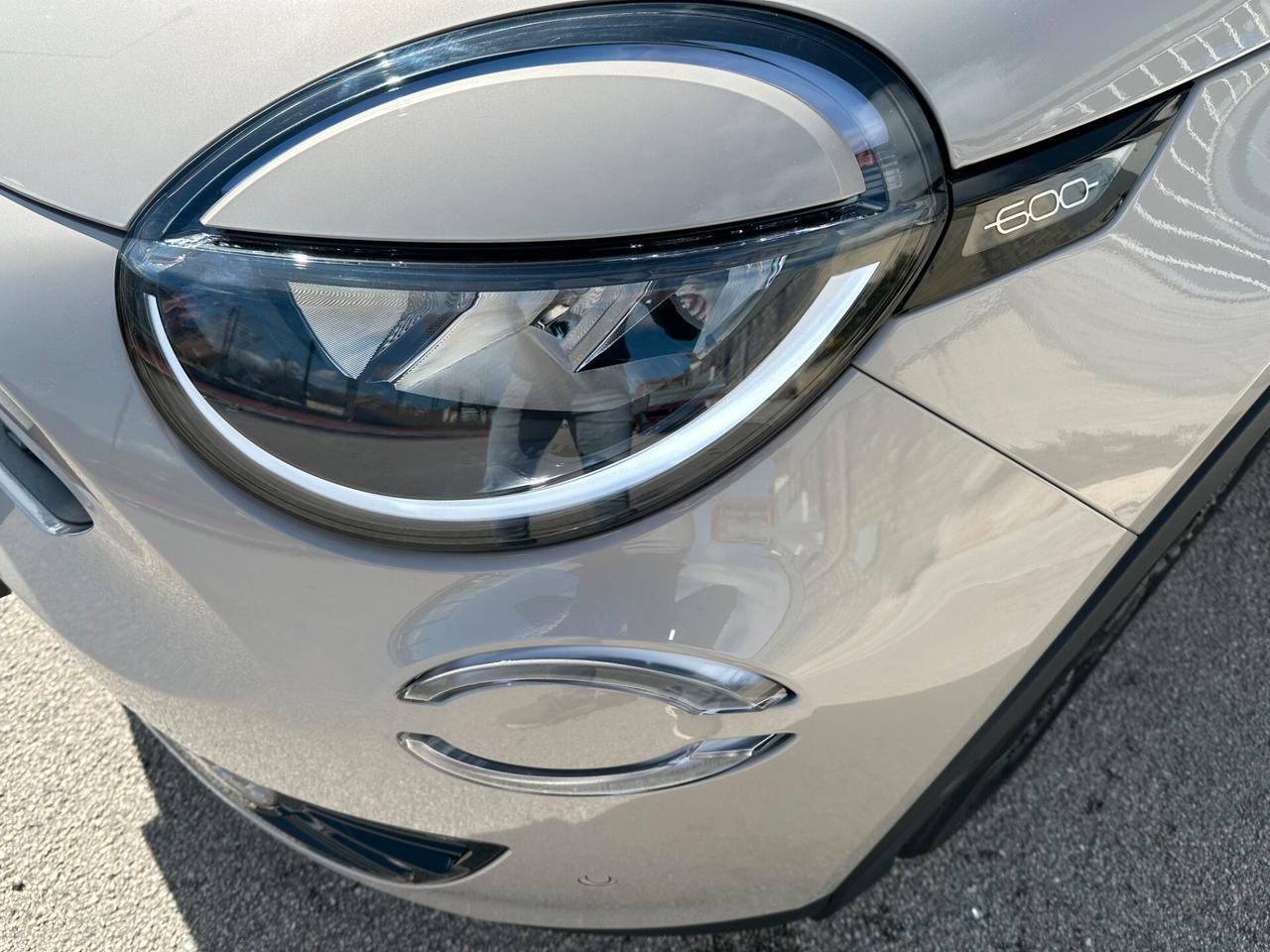 Fiat 600 Hybrid DCT MHEV La Prima