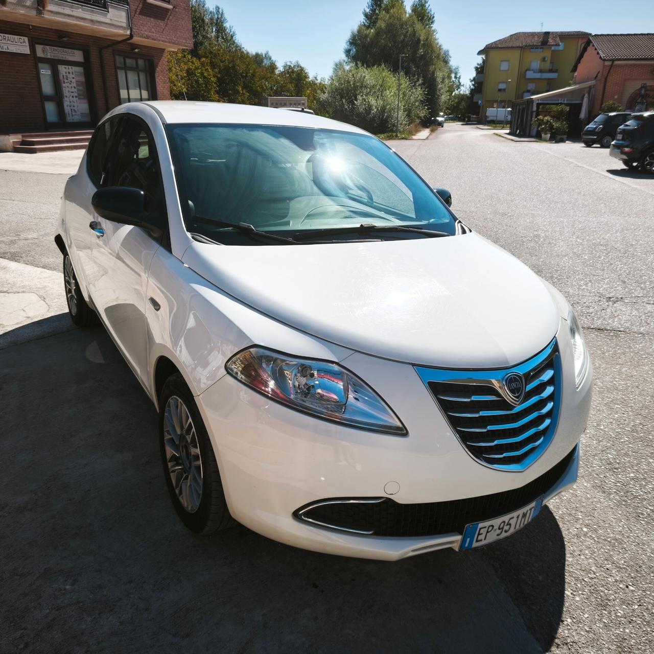 Lancia Ypsilon 1.3 MJT 16V 95 CV 5 porte S&S Silver
